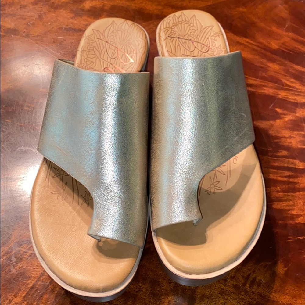 Gold Wedges